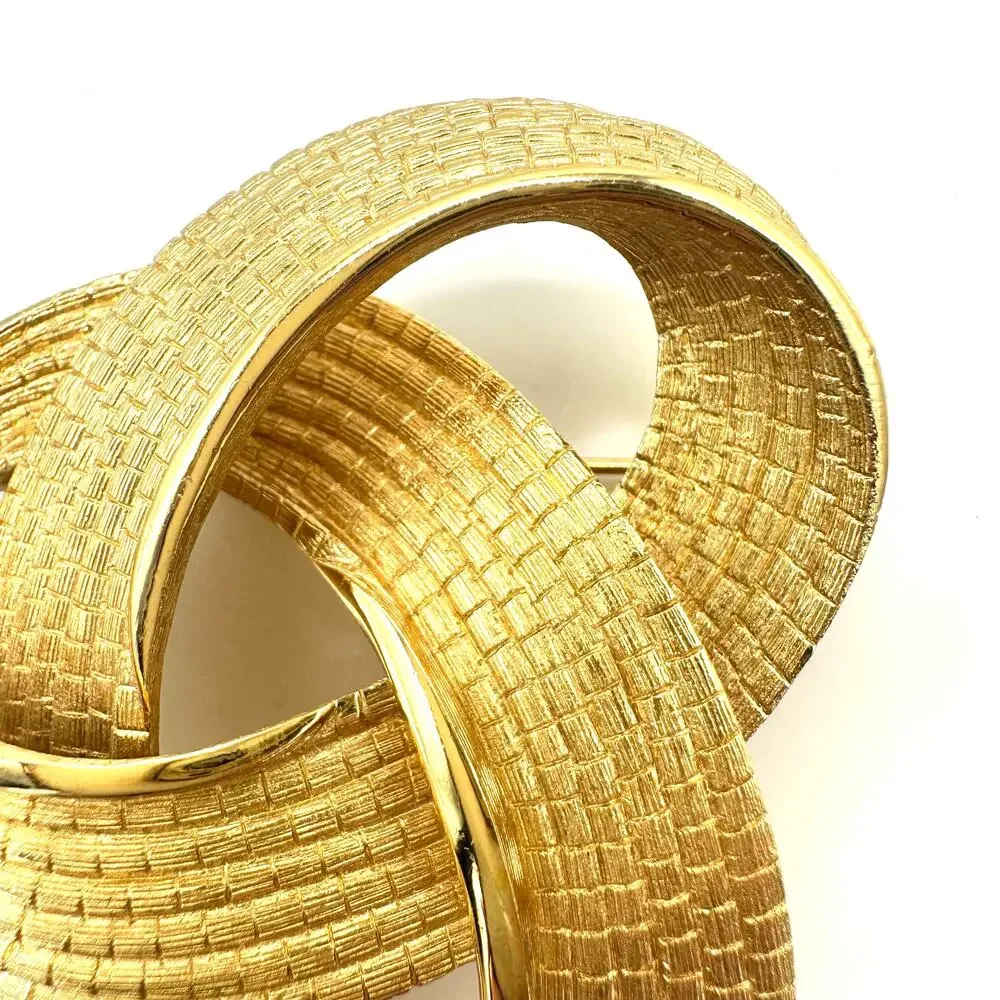 Monet signed vintage gold tone twisted rope ribbon textured 3D brooch